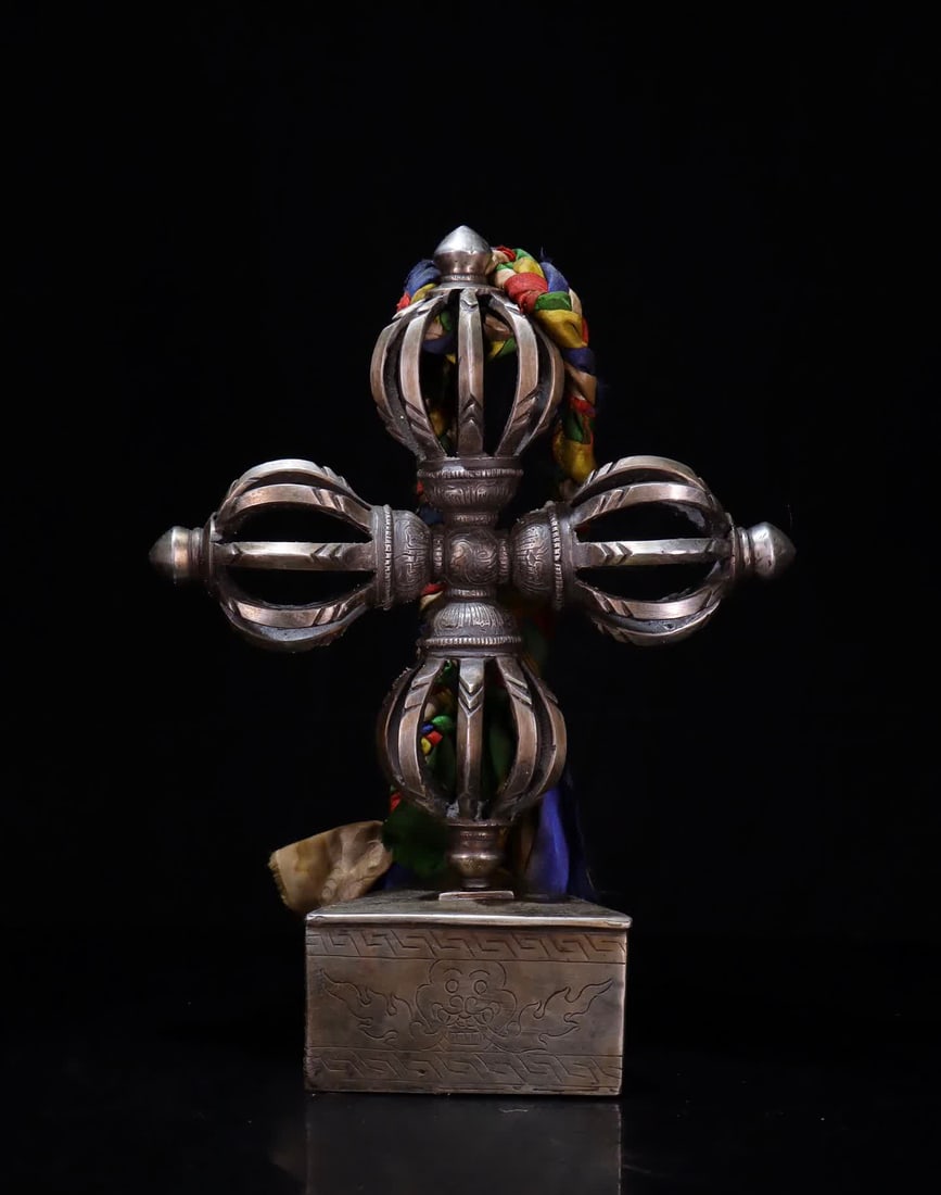 A heavenly iron hand-carved cross vajra (1 of 9)