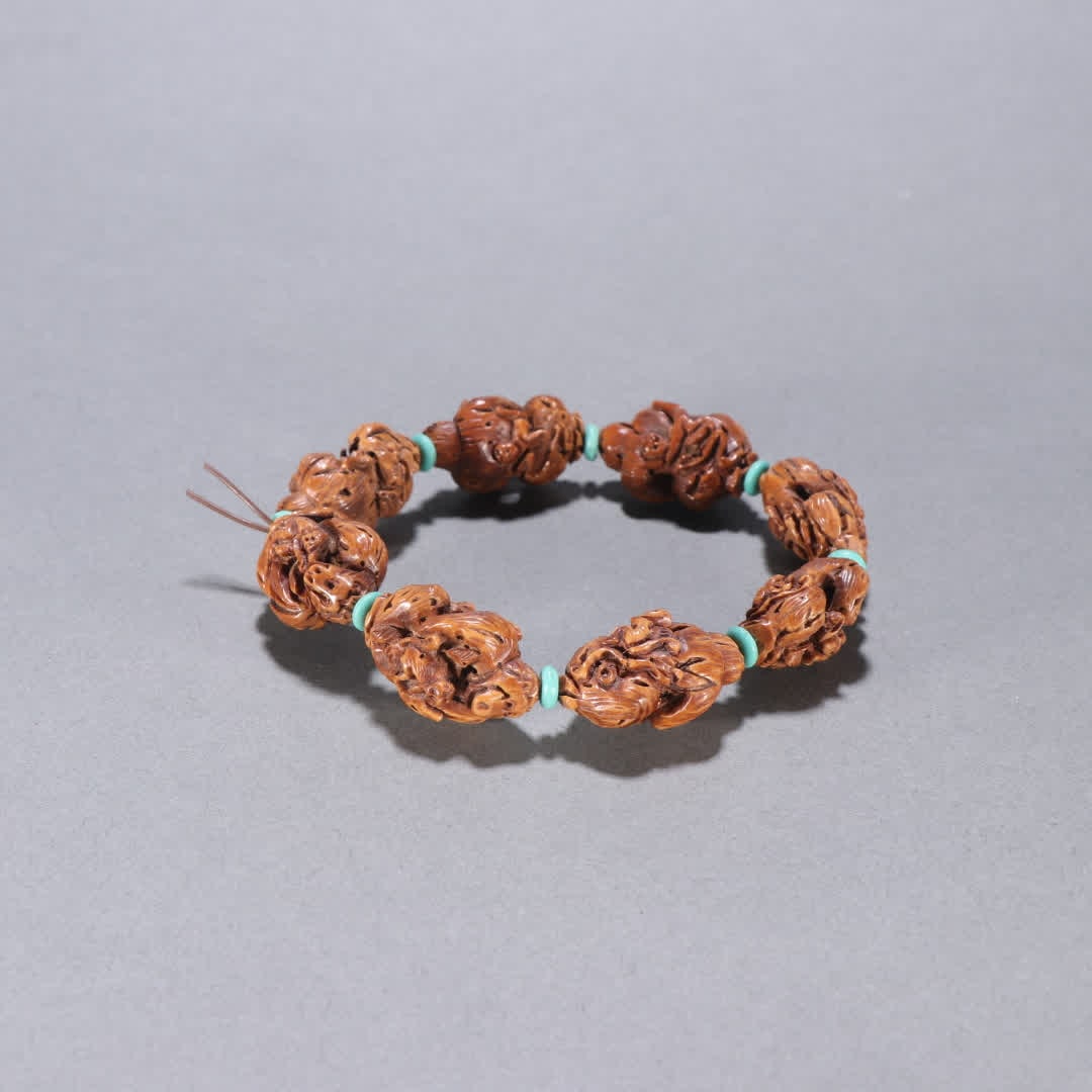 A nuclear carving mother monkey bracelet: Nuclear carving mother and son monkey bracelet SIZE: W:2.7x1.8cm W:25.2g (The Dimensions Of All Batches Are Manually Measured.If You Need More Detailed Information, Please Contact Our Customer