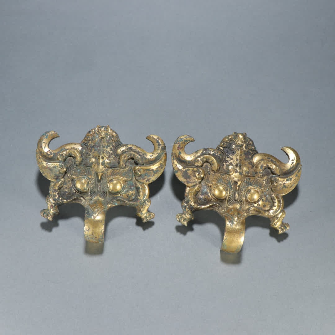 A pair of copper gilt animal faces are auxiliary: A pair of copper gilt beast faces SIZE: W:10.7x11.8cm W:302.7g (The Dimensions Of All Batches Are Manually Measured.If You Need More Detailed Information, Please Contact Our Customer Service