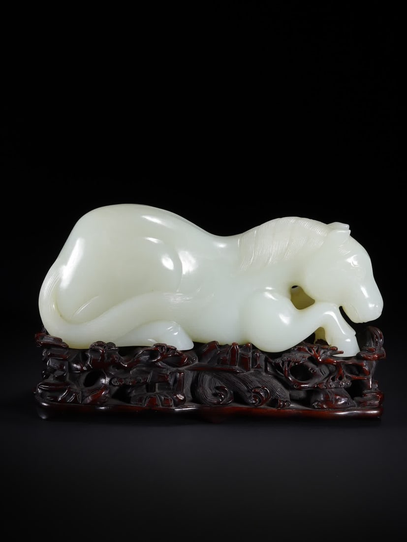 A Qing Dynasty Hetian jade reclining horse ornament: Qing Dynasty Hetian jade reclining horse ornament SIZE: 16.5x5.3x5.8cm W:920.6g (The Dimensions Of All Batches Are Manually Measured.If You Need More Detailed Information, Please Contact Our Customer