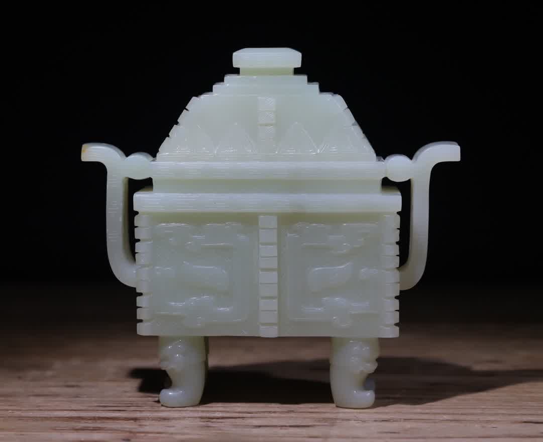 A Qing Dynasty four-sided jade tripod (1 of 9)