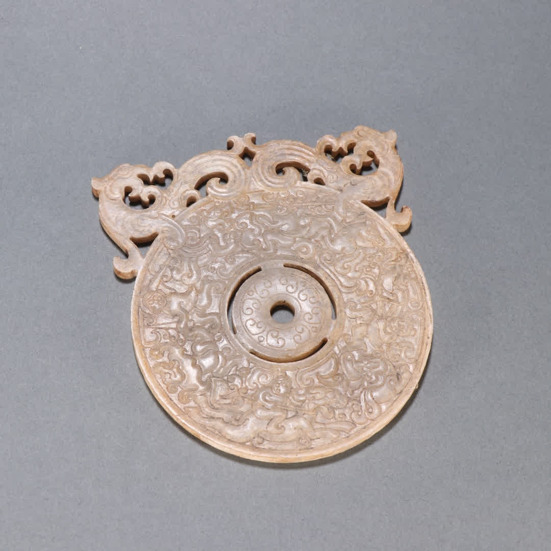 A Han Dynasty ancient jade hunting picture is out of Kuo Bi: Han Dynasty ancient jade hunting picture out of Kuo Bi SIZE: H:11.9cm W:10.9cm W:136.2g (The Dimensions Of All Batches Are Manually Measured.If You Need More Detailed Information, Please