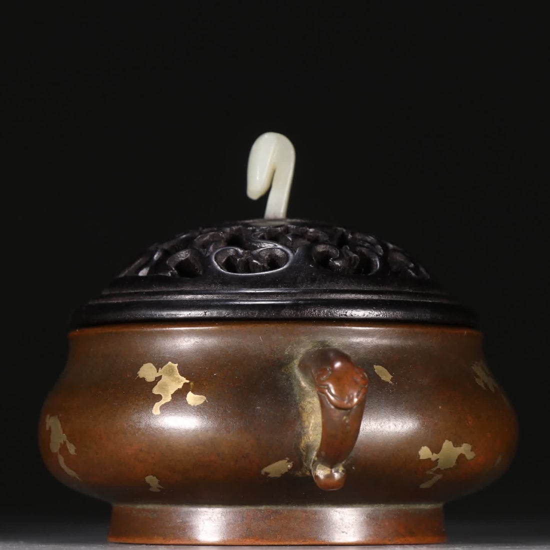 A copper-dotted gold amphora aroma diffuser - 4