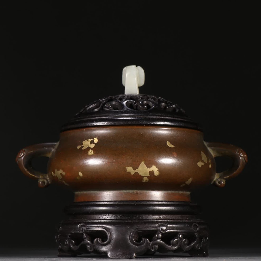 A copper-dotted gold amphora aroma diffuser - 5
