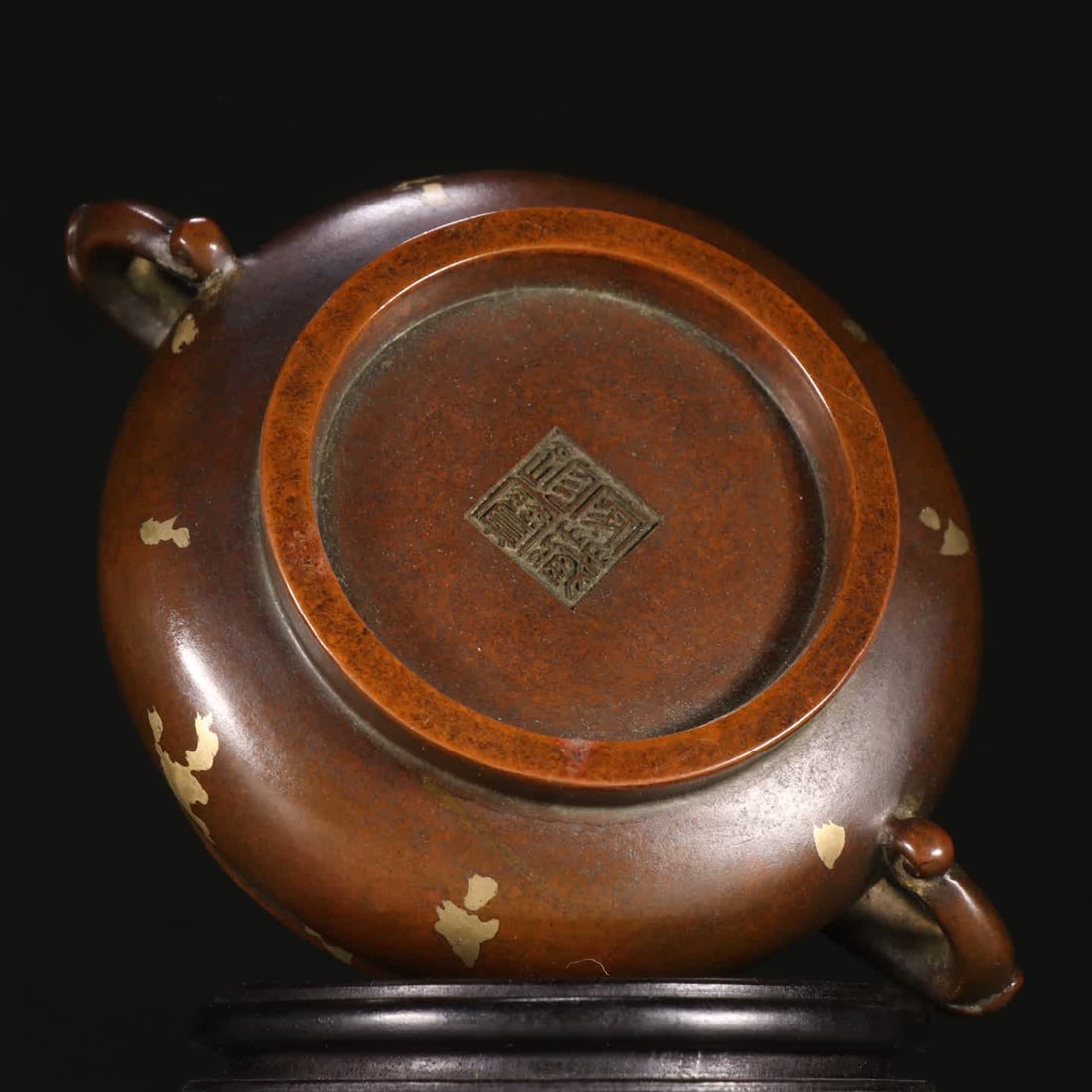 A copper-dotted gold amphora aroma diffuser - 9