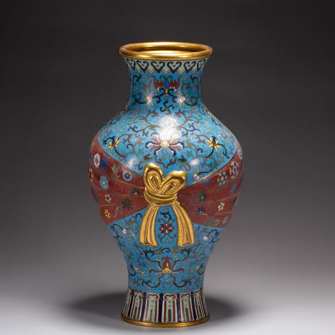 A cloisonné baggage bottle from the Qing Dynasty (1 of 9)