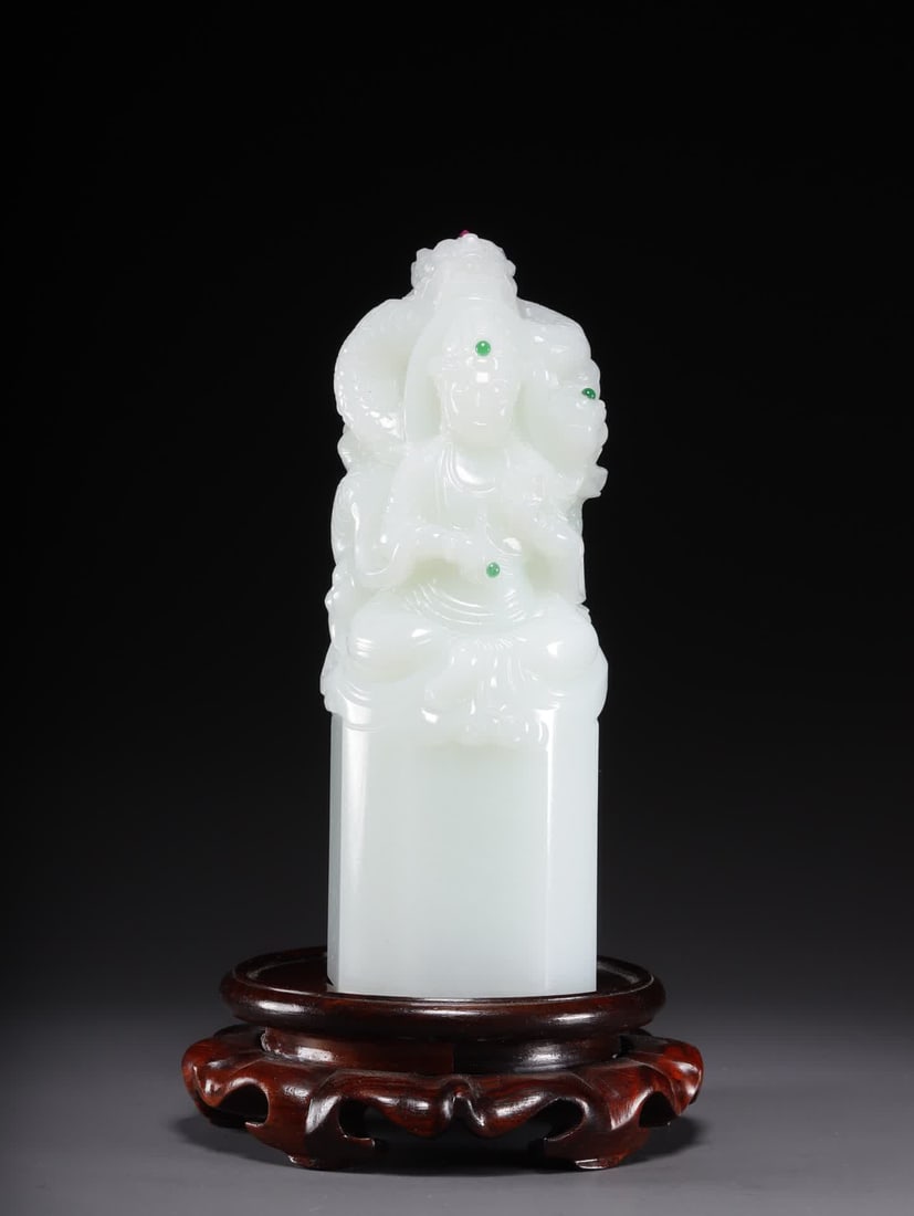 A Qing Dynasty Hetian jade Guanyin ornament: Qing Dynasty Hetian jade Guanyin ornament SIZE: 14.8x5.0x5.0cm W:767g (The Dimensions Of All Batches Are Manually Measured.If You Need More Detailed Information, Please Contact Our Customer