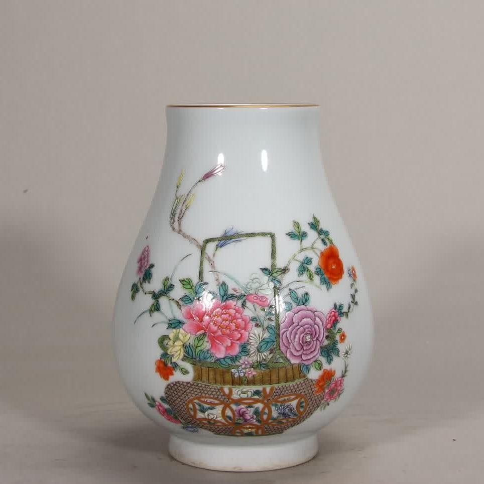 A Republic of China enamel color Bogu flower statue: Republic of China enamel color Bogu flower statue SIZE: H:16.6cm (The Dimensions Of All Batches Are Manually Measured.If You Need More Detailed Information, Please Contact Our Customer Service