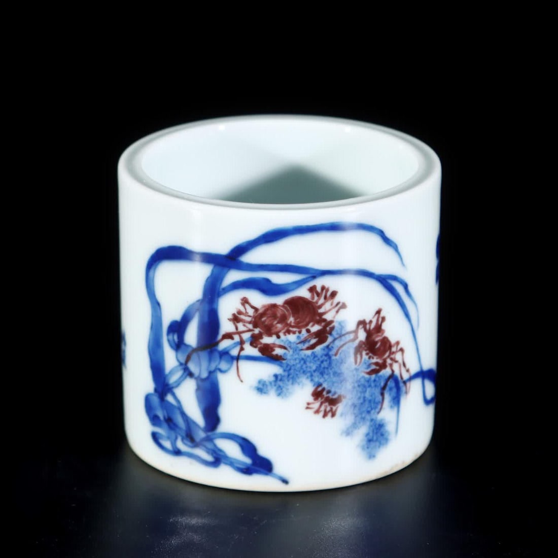 A small incense burner with red crab algae pattern in blue and white glaze: I would like to hear about the small incense burner with red crab algae pattern in the blue and white glaze of the king walking by the king SIZE: H:5.5cm MouthD:5.8cm (The Dimensions Of All