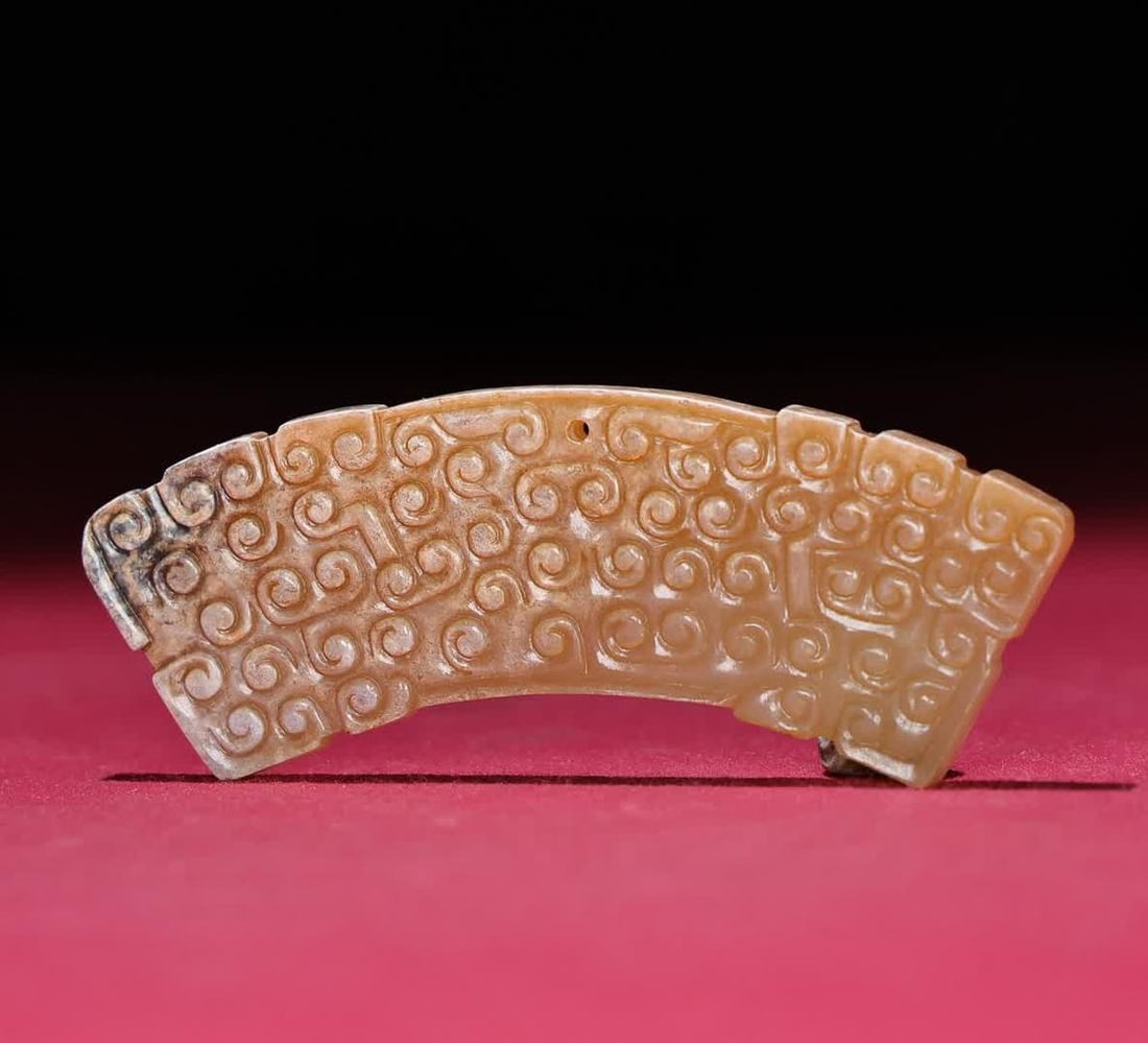 A piece of Han Dynasty jade huang (1 of 9)