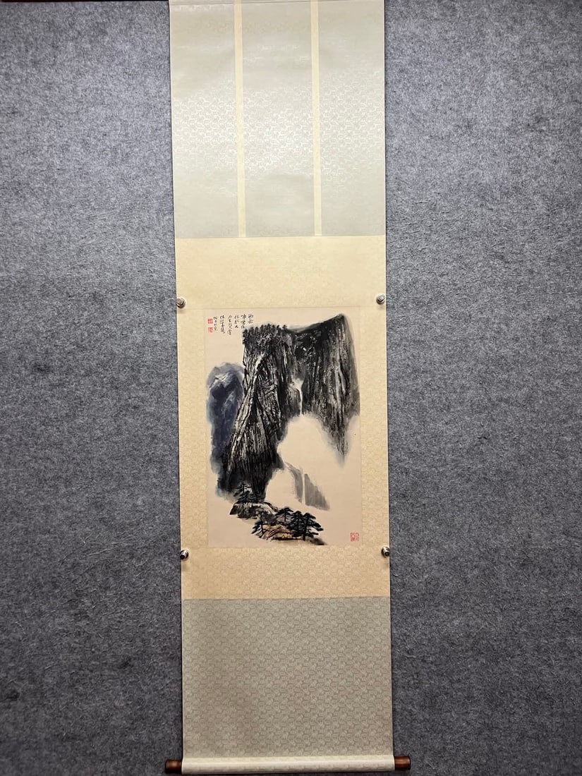 A painting by He Haixia: He Haixia's painting SIZE: Core 68x44cm (The Dimensions Of All Batches Are Manually Measured.If You Need More Detailed Information, Please Contact Our Customer Service Before Bidding.)