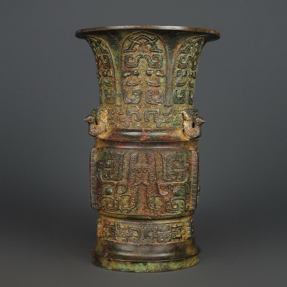 A Western Zhou bronze four-bird round statue (1 of 9)