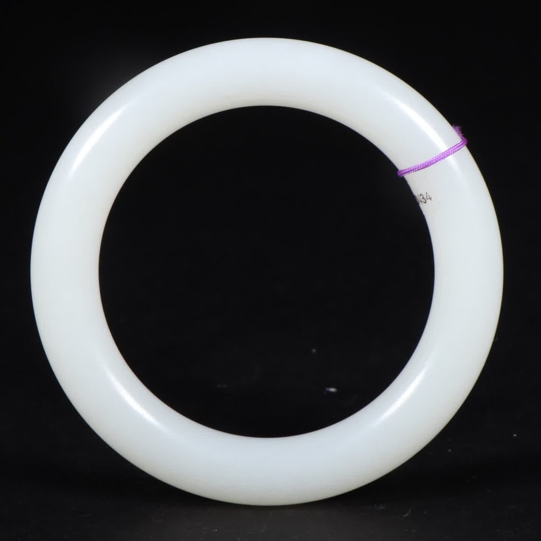 A Qing Dynasty Hetian jade mutton fat white jade round bar bracelet (1 of 9)