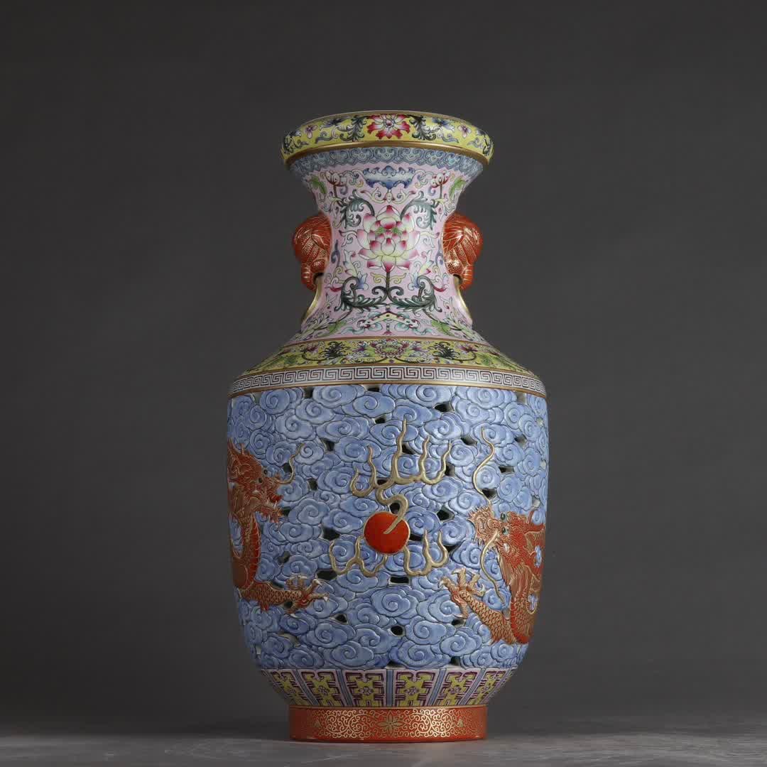 A Qing Qianlong pastel gold-painted double dragon bead hollow beast mouth bottle: Qing Qianlong pastel gold-painted double dragon play beads hollow animal mouth bottle SIZE: H: 36.5cm Belly diameter 19cm (The Dimensions Of All Batches Are Manually Measured.If You Need More Detailed