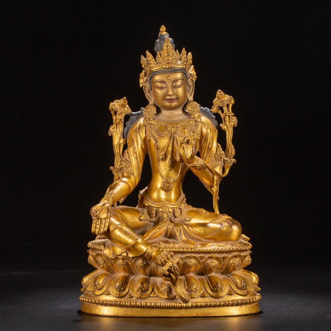 A bronze gilt Buddha statue of the Qing Dynasty (1 of 9)
