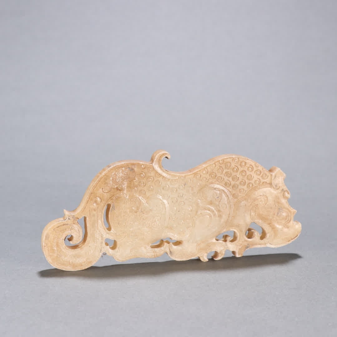 A Han Dynasty Hetian jade tiger pendant (1 of 9)