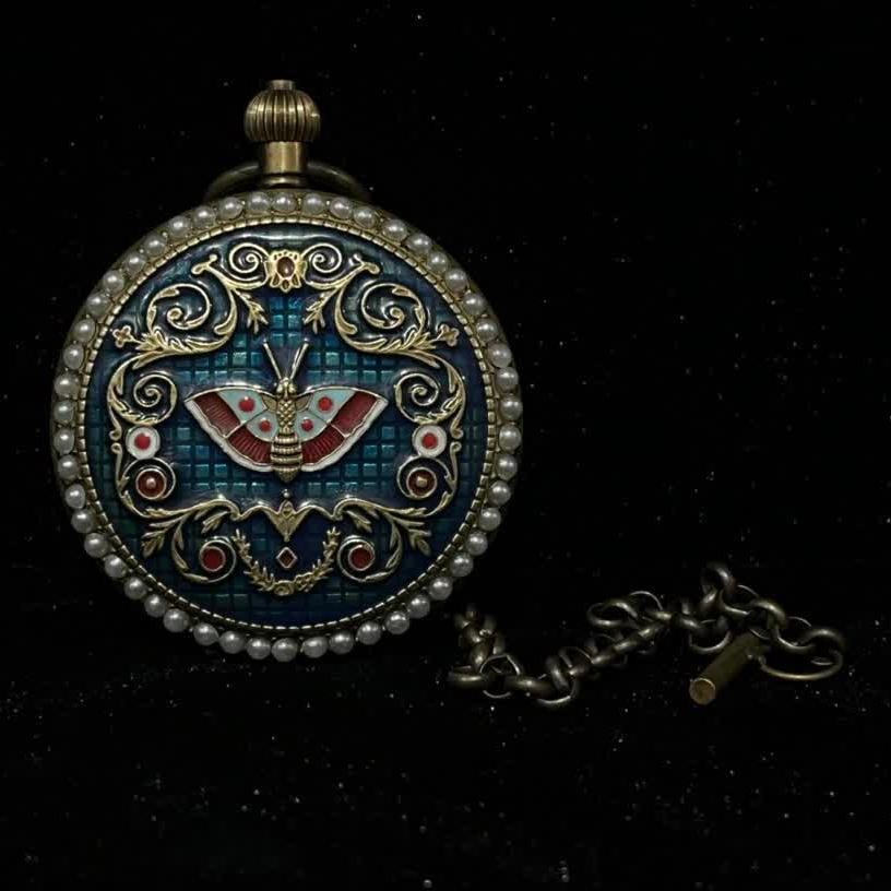 A double-open pocket watch: Double-open pocket watch SIZE: D: 55mm (The Dimensions Of All Batches Are Manually Measured.If You Need More Detailed Information, Please Contact Our Customer Service Before Bidding.)