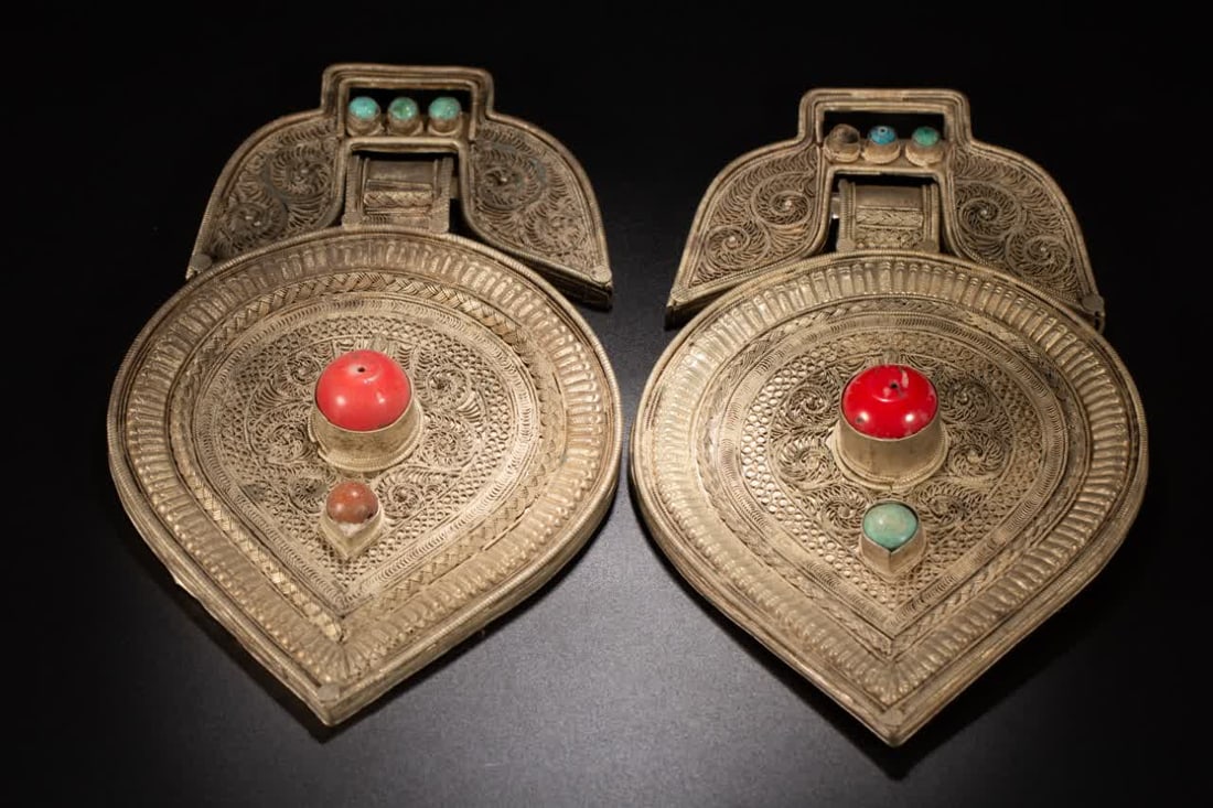 A pair of Qing Dynasty Tibetan ornaments (1 of 9)
