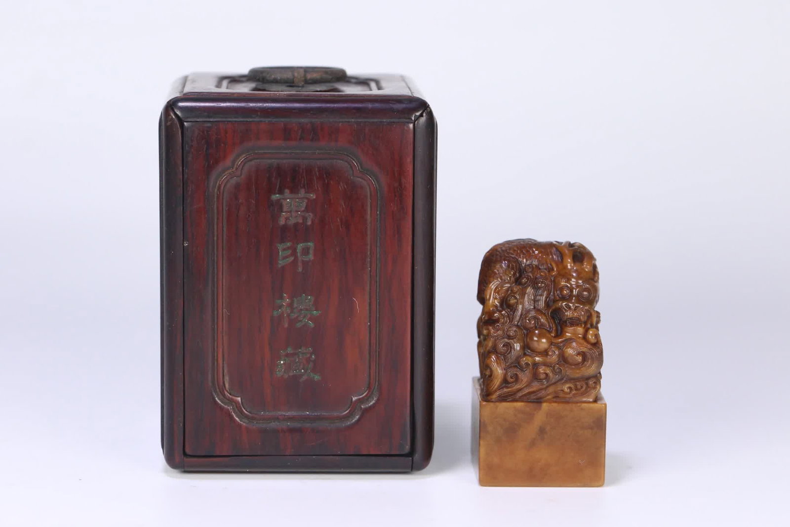 A piece of Wanyin Lou Collection Bada Mountain People's Life Mountain Stone Dragon Button Seal (1 of 10)