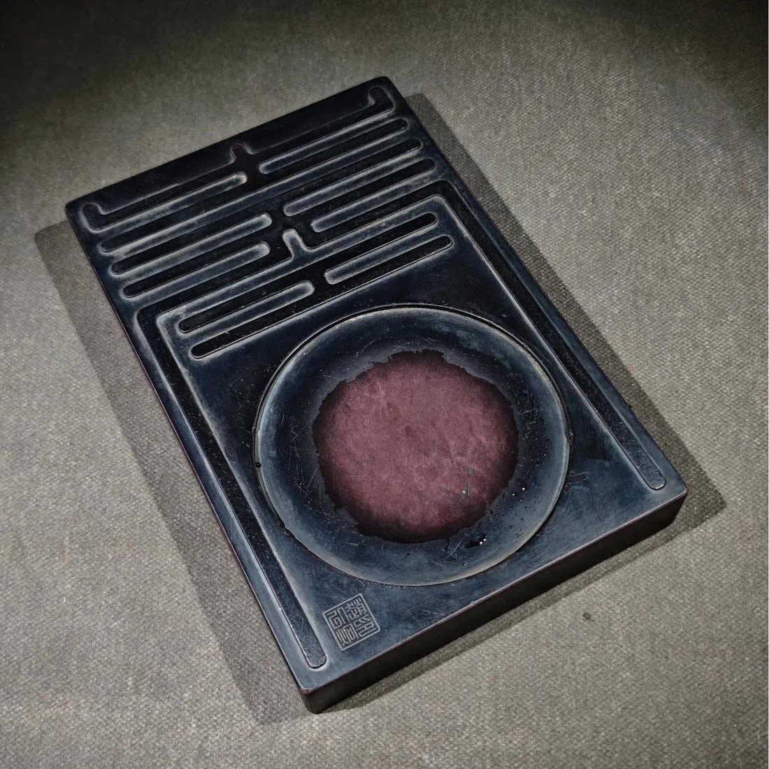 A Qing Dynasty centennial inkstone: Qing Dynasty centennial inkstone SIZE: Inkstone L: 22cm W: 14.8cm T: 3cm (The Dimensions Of All Batches Are Manually Measured.If You Need More Detailed Information, Please Contact Our Customer