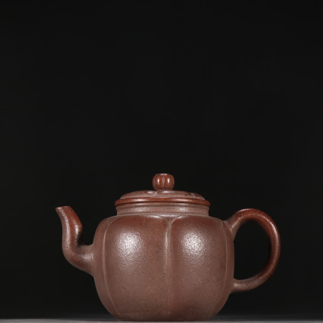 A Yuan Chang purple sand edge flower-shaped teapot (1 of 9)