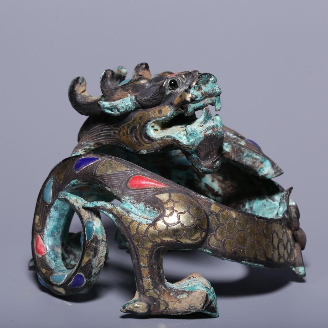 A bronze inlaid turquoise paperweight from the Ming Dynasty: The bronze inlaid turquoise paperweight of the Ming Dynasty Size:H:8cmL: 9.7cmW:10cmW:0.781kg (The Dimensions Of All Batches Are Manually Measured.If You Need More Detailed Information, Please Contact