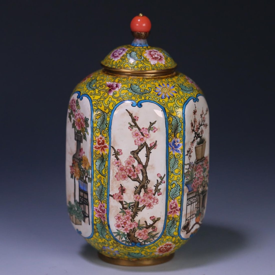 A bronze tire painting enamel Bogu flower pattern hexagonal jar made in the Qianlong period of the (1 of 16)