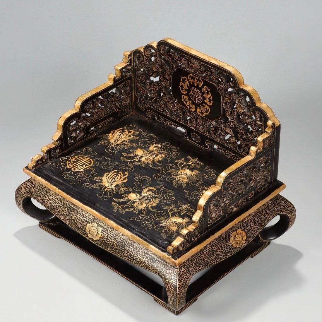 A Qing Dynasty wooden lacquered gold painting throne (1 of 9)