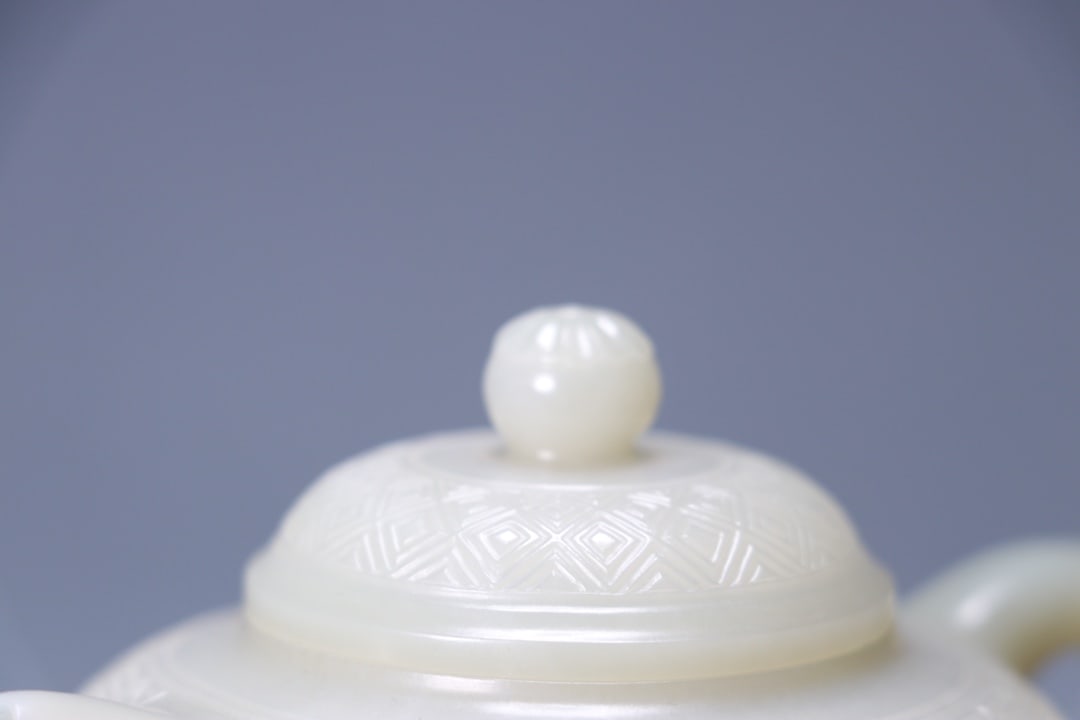 A beautiful Hetian jade seed material back pattern teapot - 4