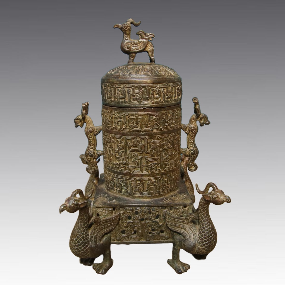 A fine bronze reserve inscription: Exquisite bronze reserve inscription Size:D:18.5cmH:30cmW:3.35kg (The Dimensions Of All Batches Are Manually Measured.If You Need More Detailed Information, Please Contact Our Customer Service Before