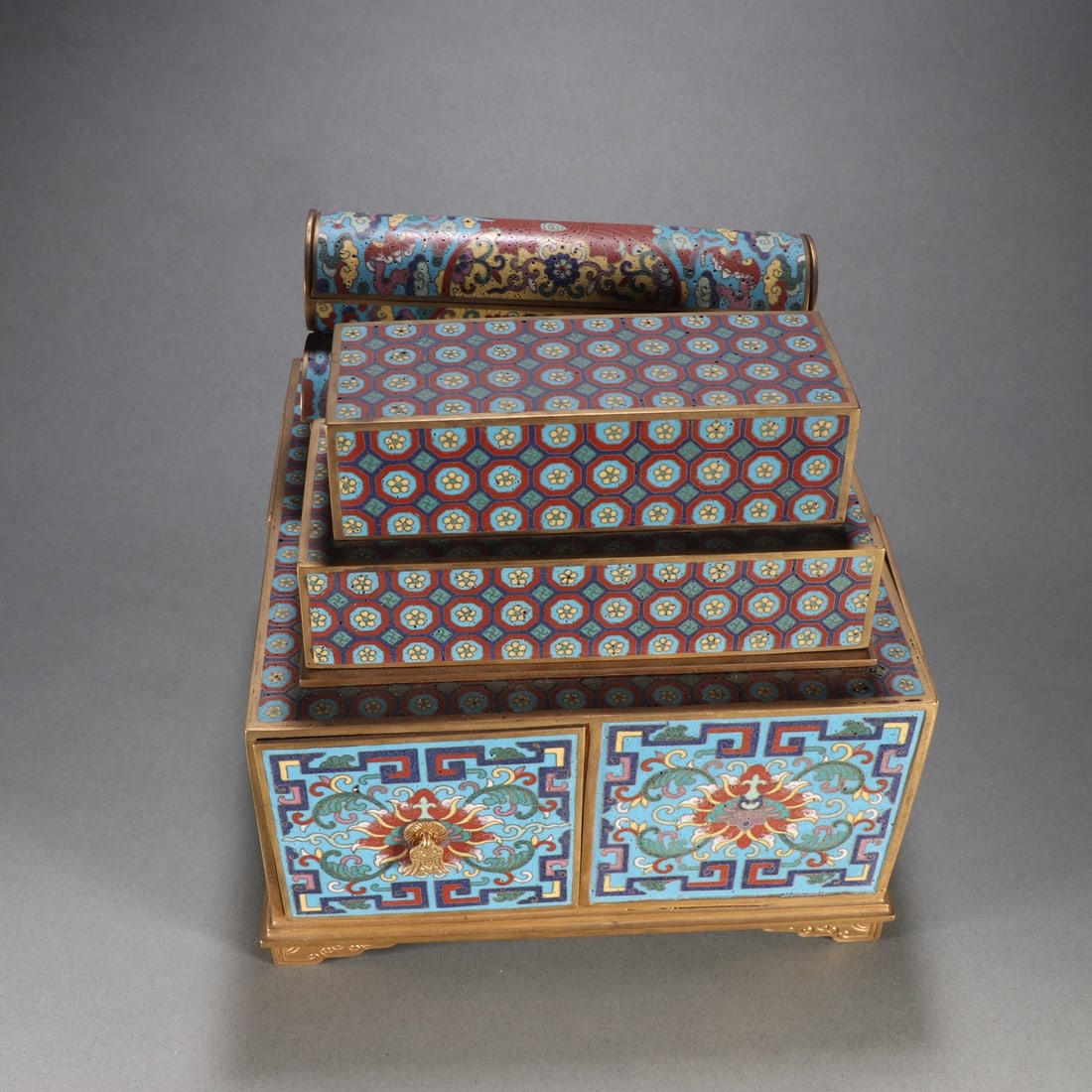 A copper gilt cloisonn é book box study ornament from the Qing Dynasty: Qing Dynasty copper gilt cloisonné book box study ornament Size:H:20.3cmW:21cmW:6.3kg (The Dimensions Of All Batches Are Manually Measured.If You Need More Detailed Information,