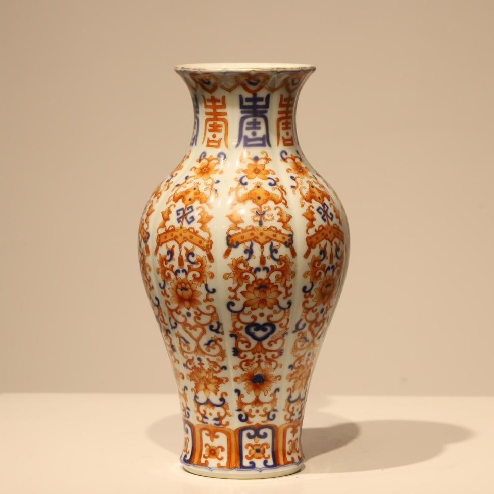 A Qing Dynasty blue and white alum red auspicious celebration has more than a melon edge: The blue and white alum red auspicious celebration of the Qing Dynasty has a surplus melon edge bottle Size:H:27cm (The Dimensions Of All Batches Are Manually Measured.If You Need