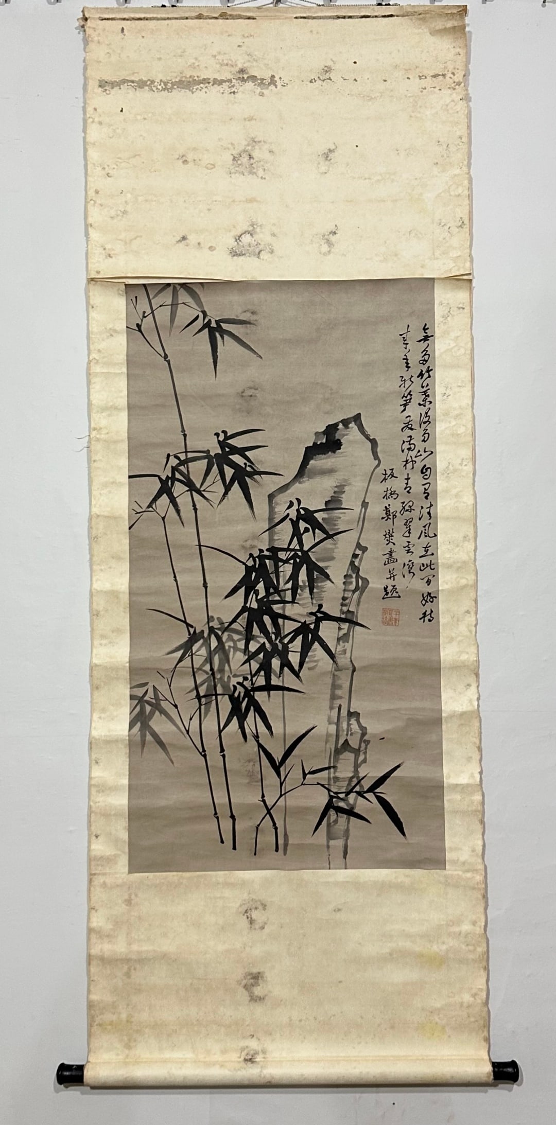 A hanging scroll of Zheng Banqiao's ink bamboo paper: Zheng Banqiao's ink bamboo paper hanging scroll Size:Painting core92×48cmOverall165×60cm (The Dimensions Of All Batches Are Manually Measured.If You Need More Detailed