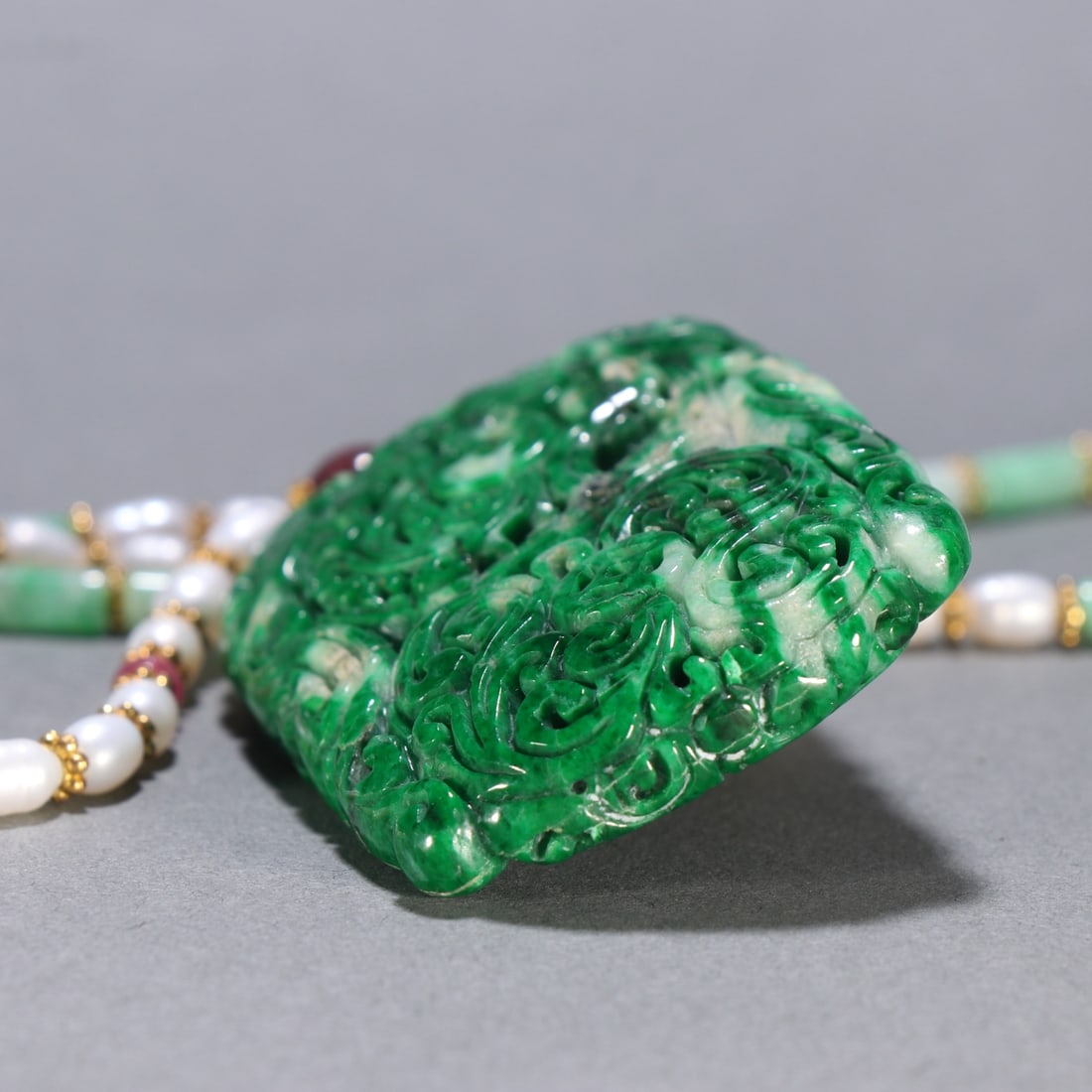 A beautiful jade entwined phoenix pattern card - 9