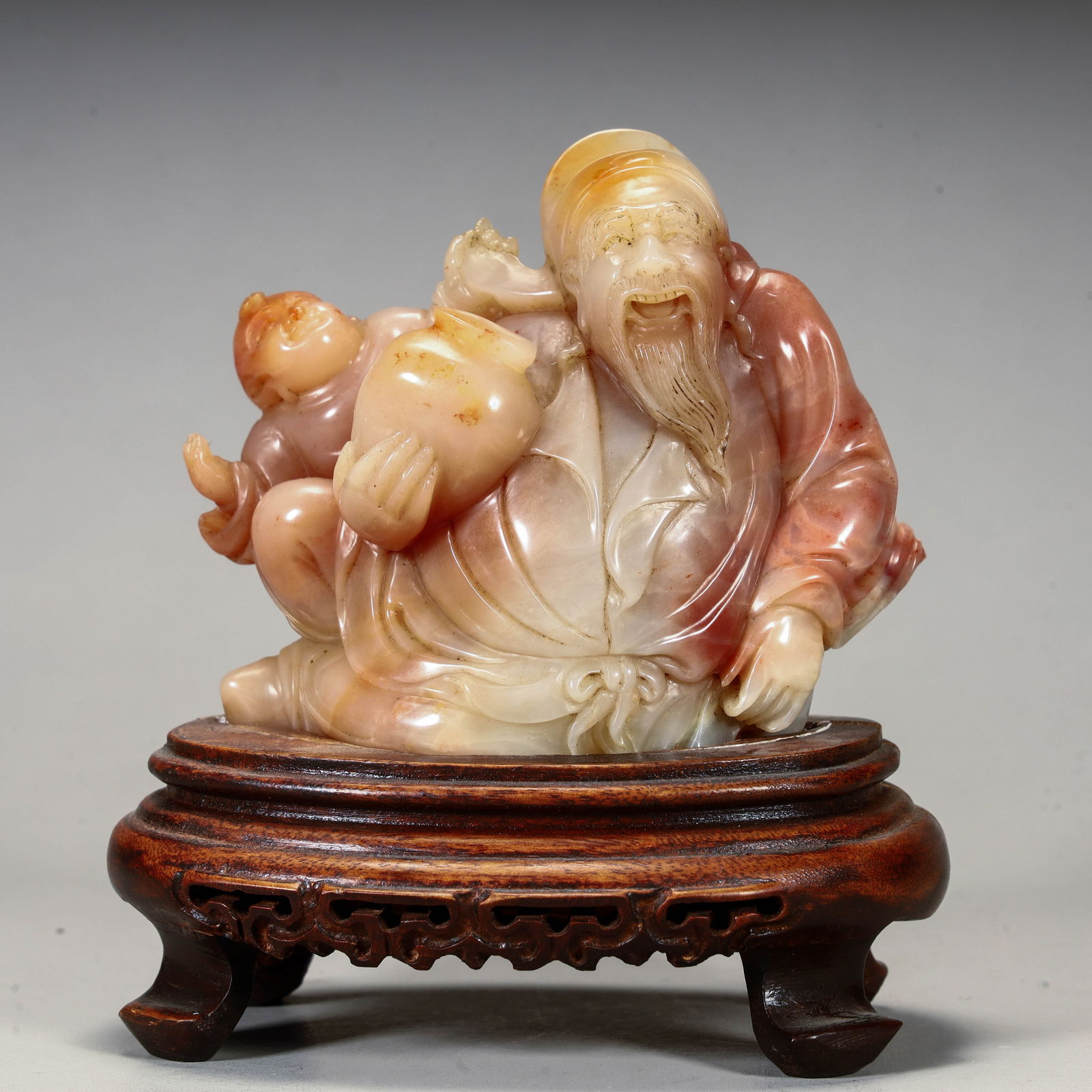 A high-quality Shoushan stone figure ornament from the Qing Dynasty: Qing Dynasty fine Shoushan stone figure ornaments Size: H:12cm H:8cm L: 9.5cm W:4cm W:332g (The Dimensions Of All Batches Are Manually Measured.If You Need More Detailed