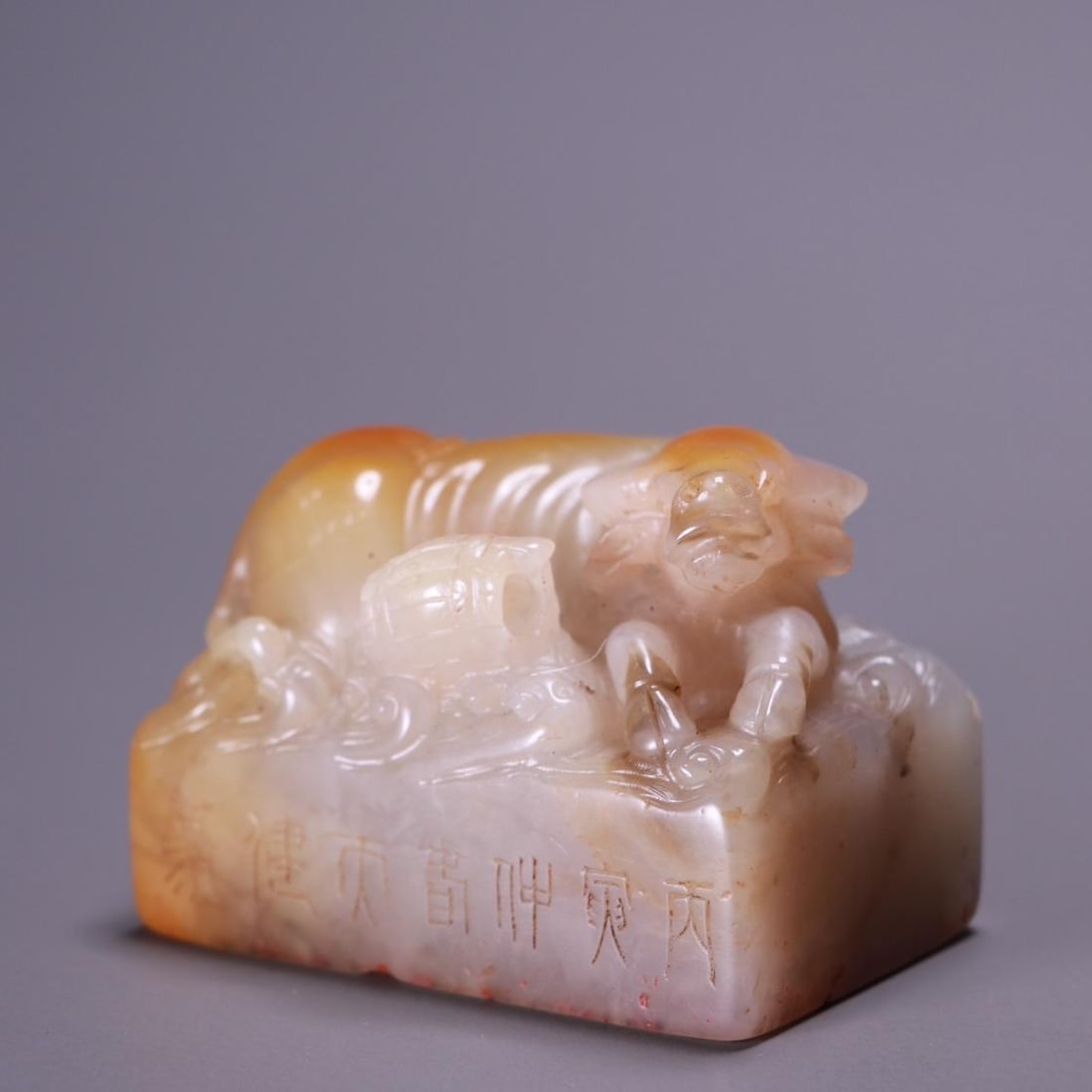 A beautiful beast button Shoushan stone seal: Exquisite beast button Shoushan stone seal Size:L:6.5cmW:4.5cmH:5cmW:0.255kg (The Dimensions Of All Batches Are Manually Measured.If You Need More Detailed Information, Please