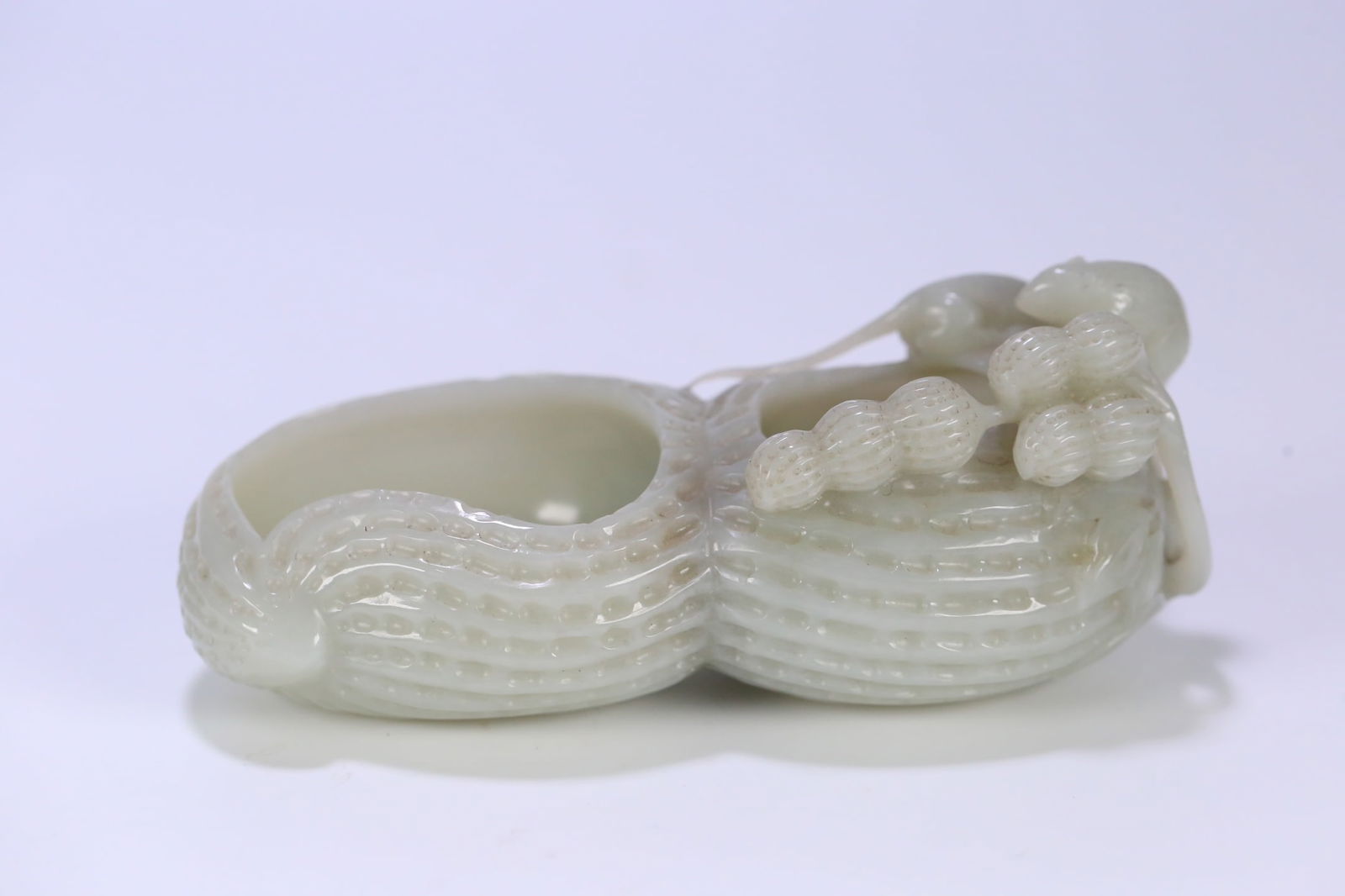 A piece of Hetian jade mouse peanut wash from the Qing Dynasty: Qing Dynasty Hetian jade mouse peanut wash Size:14x6x5.5cmW:0.34kg (The Dimensions Of All Batches Are Manually Measured.If You Need More Detailed Information, Please Contact Our