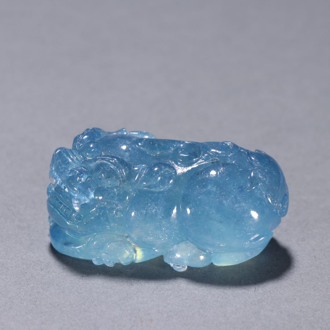 A Qing Dynasty aquamarine Pixiu carving: Qing Dynasty aquamarine treasure Pixiu carvings Size:H:2.9cmW:6.2cmW:0.0946kg (The Dimensions Of All Batches Are Manually Measured.If You Need More Detailed Information, Please