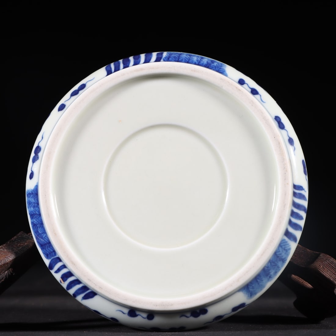 A Qing Dynasty mackerel algae pattern cover - 9