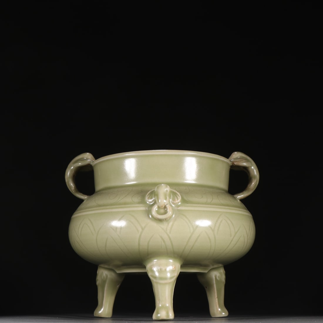 A beautiful three-legged stove: Exquisite three-legged stove Size:H:14.5cmW:17.2cm (The Dimensions Of All Batches Are Manually Measured.If You Need More Detailed Information, Please Contact Our Customer Service