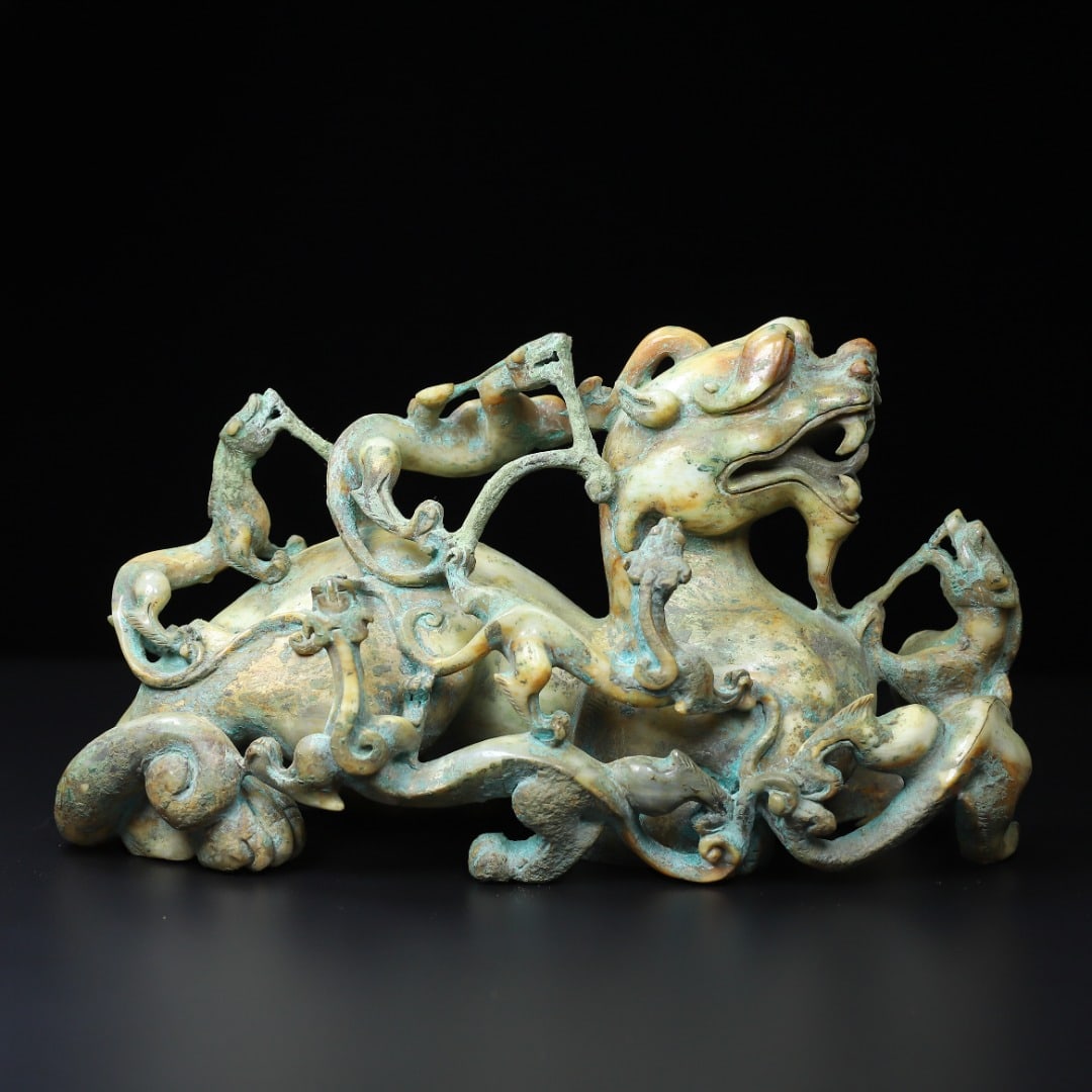 A beautiful Hetian jade patina female beast dragon: Exquisite Hetian jade patina female beast dragon Size:L:31.2cmH:17.7cm T:14.8cmW:4.747kg (The Dimensions Of All Batches Are Manually Measured.If You Need More Detailed Information,