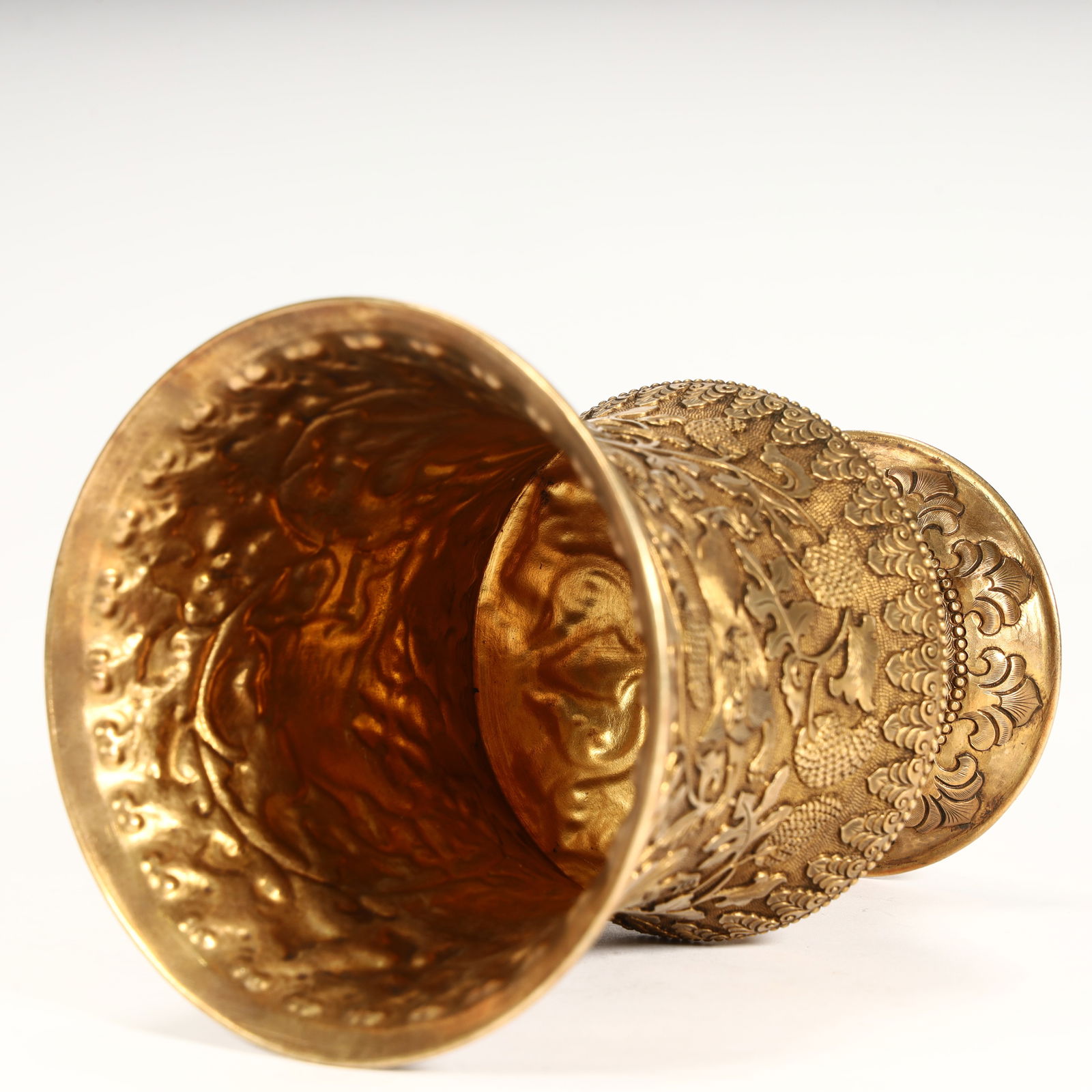 A fine copper-gilt grape-patterned goblet. - 7