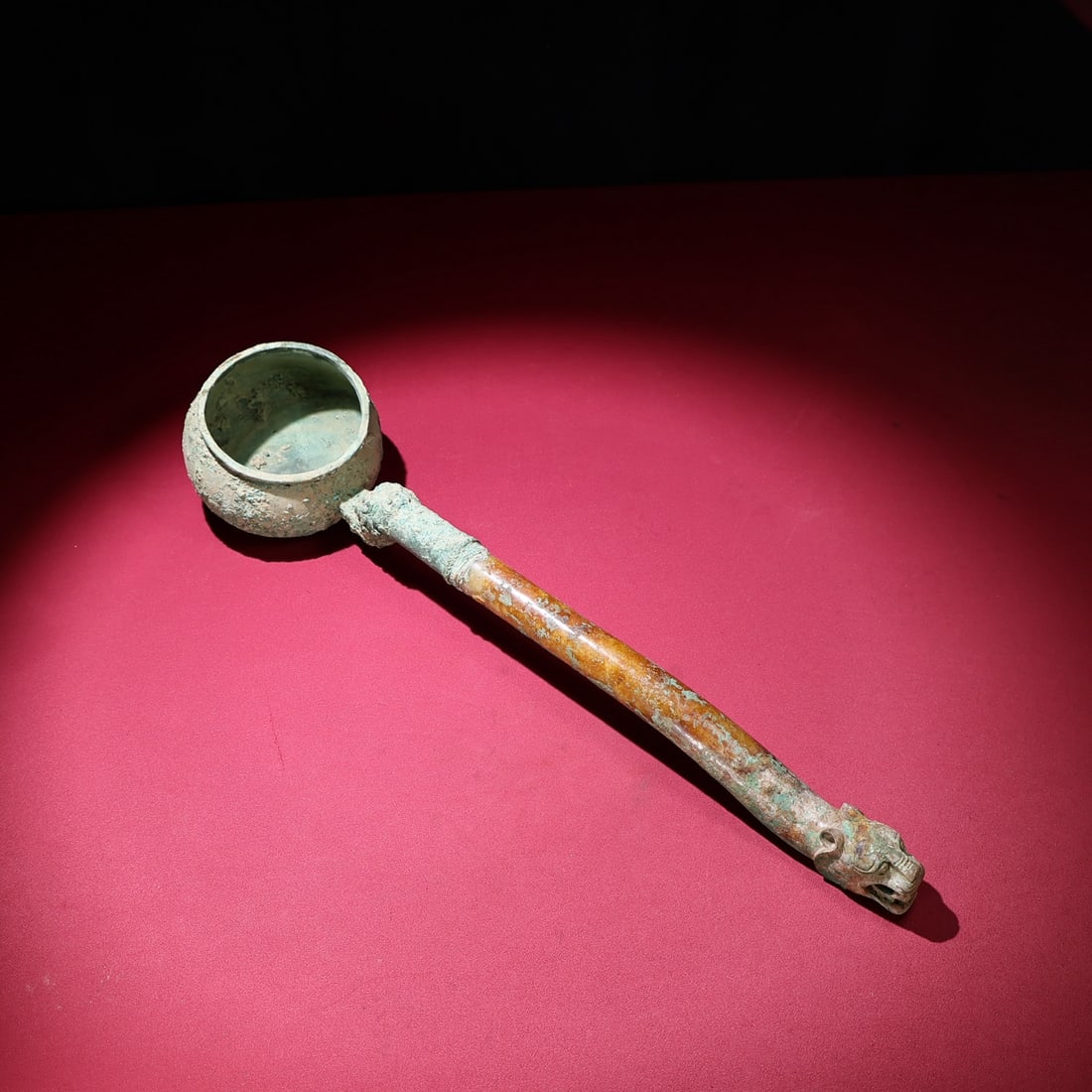 A fine agate jade gold-rimmed jade tube: Exquisite agate jade gold-rimmed jade tube Size:99x82mmW:419g (The Dimensions Of All Batches Are Manually Measured.If You Need More Detailed Information, Please Contact Our Customer