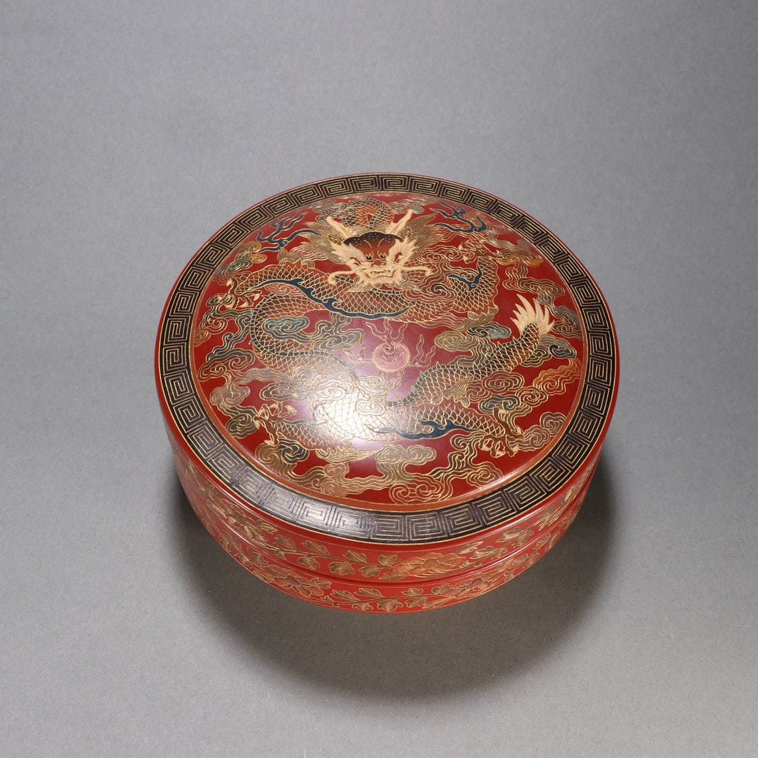 A Qing Dynasty lacquerware carving and filling process dragon pattern lid box (1 of 9)