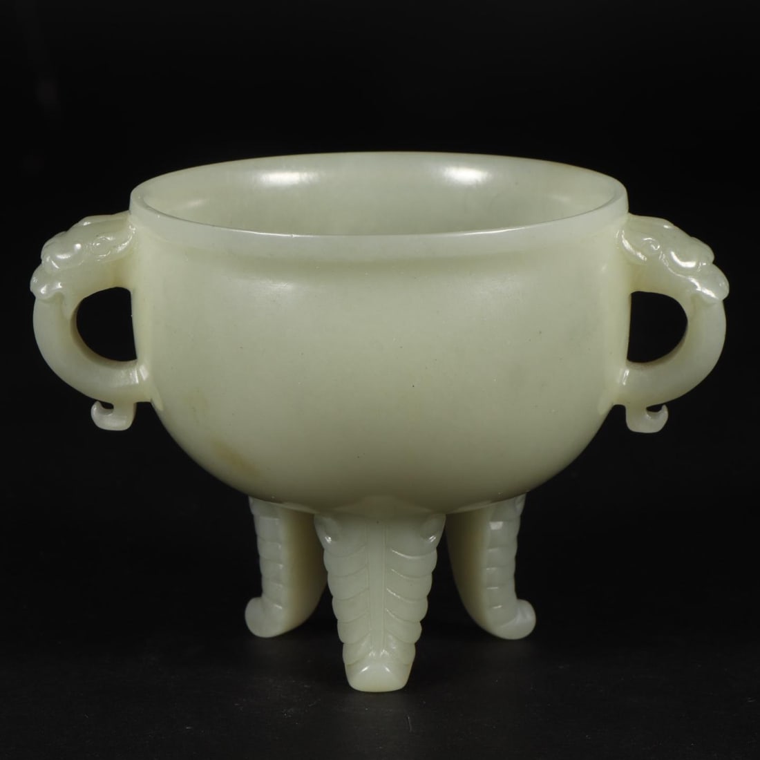 A Qing Dynasty Hetian jade three-legged double elephant ear furnace (1 of 9)