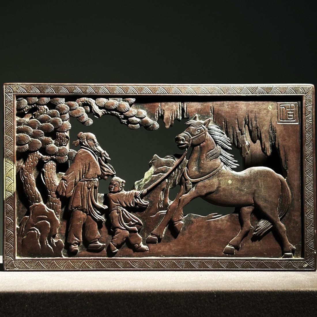 A fine purple robe jade belt carved ink bed: Exquisite purple robe jade belt carved ink bed Size:25×15×6cm (The Dimensions Of All Batches Are Manually Measured.If You Need More Detailed Information, Please Contact Our Customer Service Before B