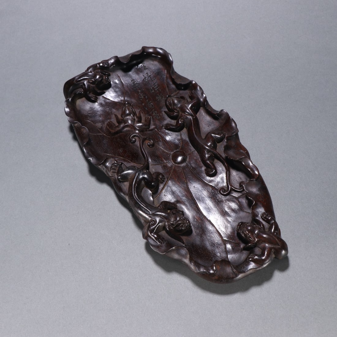 A Qing Dynasty rosewood dragon pattern lotus leaf-shaped plate (1 of 9)