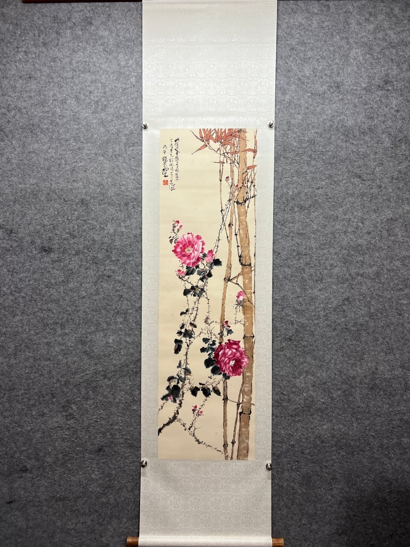 A calligraphy and painting by Yang Shanshen: Yang Shanshen's calligraphy and painting Size:Painting core138×40cm (The Dimensions Of All Batches Are Manually Measured.If You Need More Detailed Information, Please Contact Our Customer Service Bef