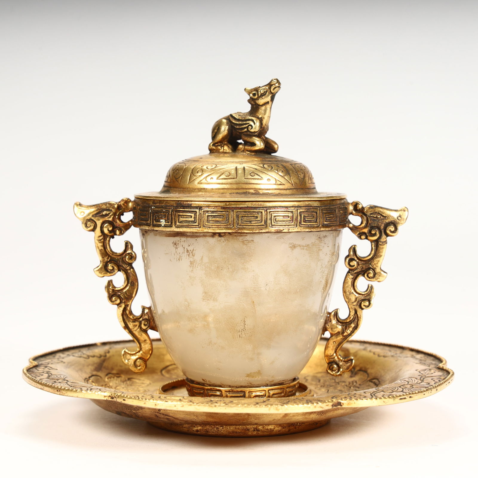 A crystal gilt beast pattern cup from the Tang Dynasty (1 of 12)