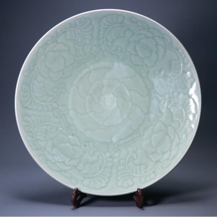 A beautiful azure glaze carved flower appreciation plate (1 of 9)